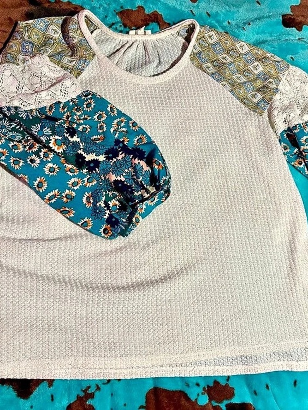 Umgee Mixed Print Waffle Knit Top with Lace and Floral Sleeves White & Blue
